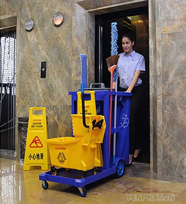 Xe đẩy dọn vệ sinh 3 tầng được bán tại Điện máy Yên Phát