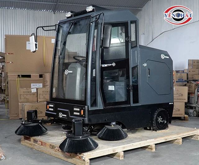 Xe quét rác ngồi lái