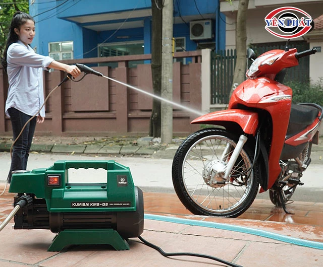 sử dụng máy rửa xe